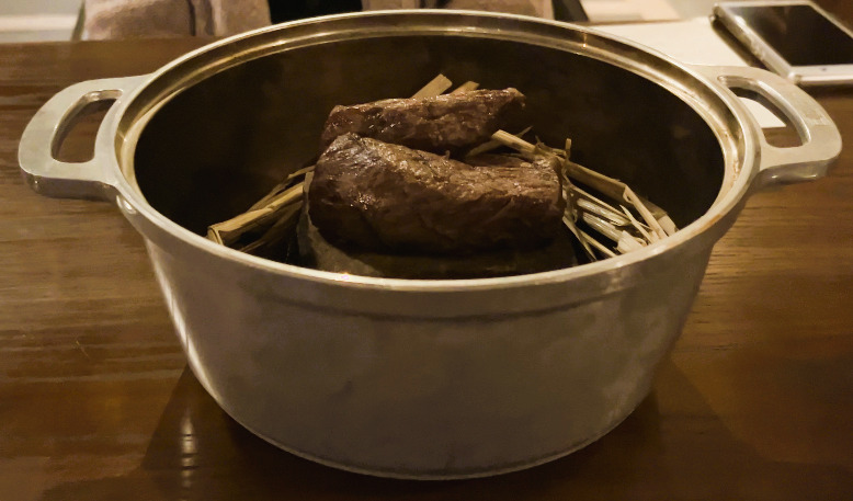 肉料理：尼子和牛の燻製過程１
